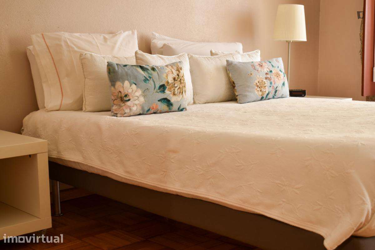 Apartamento com 2 quartos - localizado em São Nicolau Porto - Grande imagem: 2/9