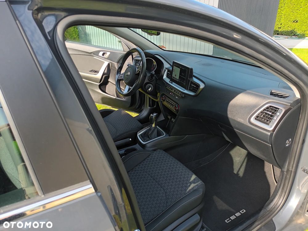 Kia Ceed - 28