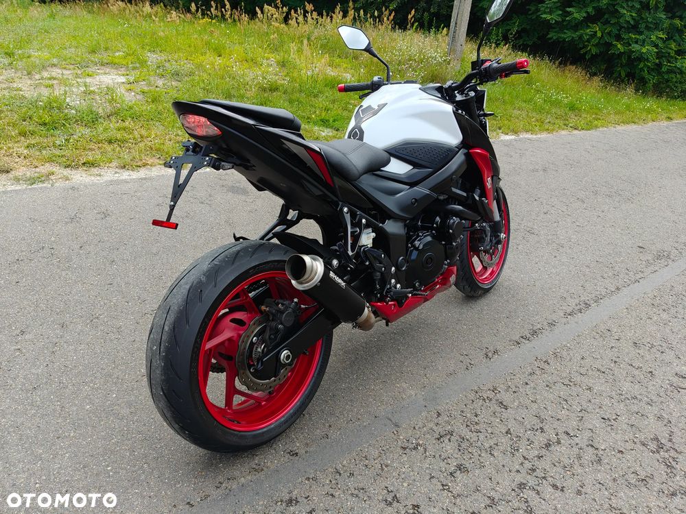 Suzuki GSX - 6