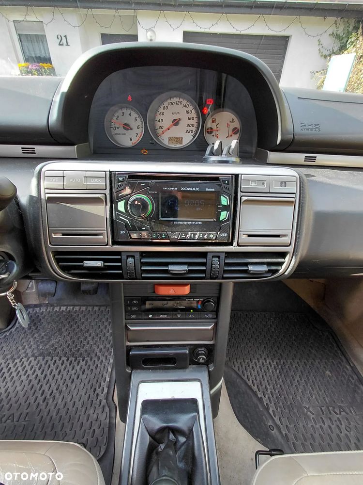 Nissan X-Trail 2.0 Luxury - 10