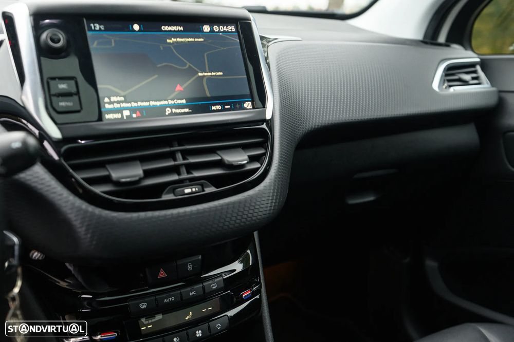 Peugeot 208 1.2 PureTech GT Line - 28