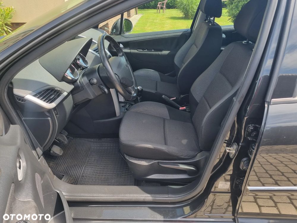 Peugeot 207 1.4 Presence Grand Prix - 12