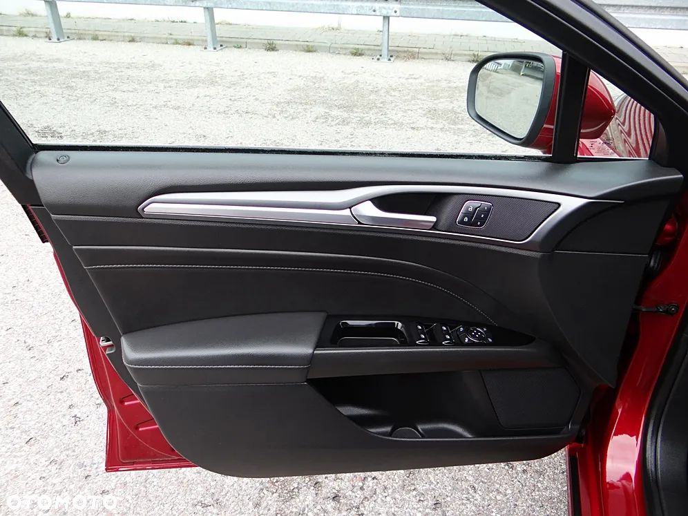 Ford Mondeo 2.0 TDCi Titanium PowerShift - 23