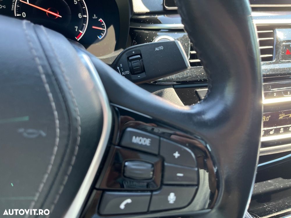 BMW Seria 5 530i xDrive AT - 38