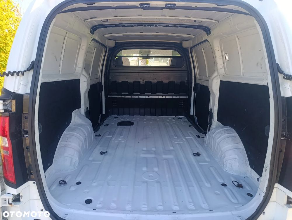 Hyundai H 1 - 18