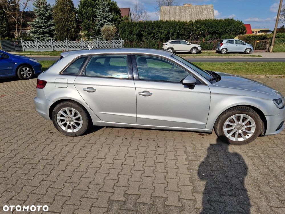 Audi A3 Sportback 1.6 TDI DPF Attraction - 3