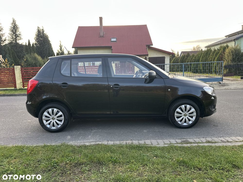 Skoda Fabia 1.2 HTP STYLE Edition - 10