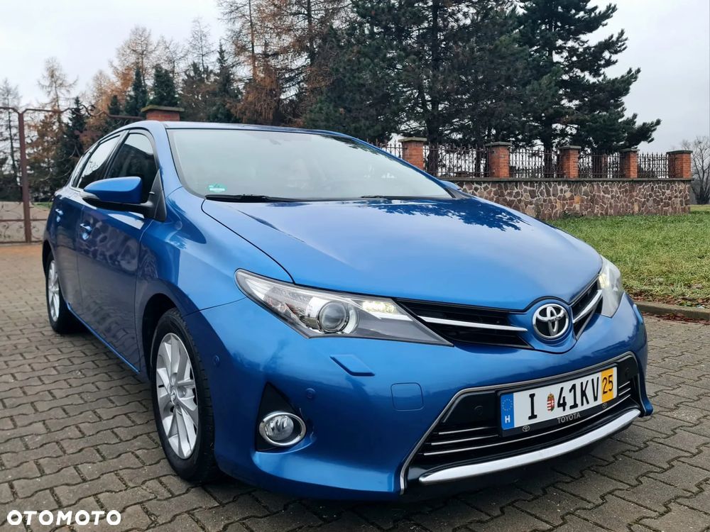 Toyota Auris 2.0 D-4D Executive - 1