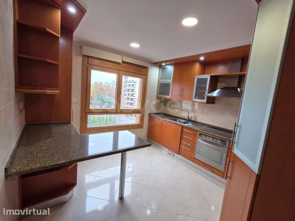 Apartamento T3 - Colinas do Cruzeiro - 4 Parqueamentos - Grande imagem: 5/17