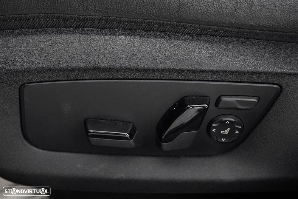 BMW 520 d Pack Desportivo M Auto - 25