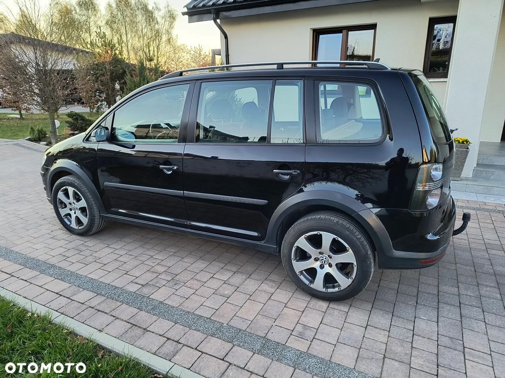 Volkswagen Touran 2.0 TDI DPF Cross DSG - 3