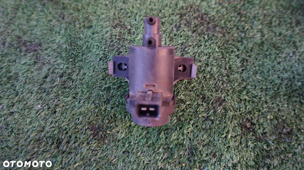 Renault Trafic II Opel Vivaro Nissan Primastar 2.0 DCI M9R zawor podcisnienia