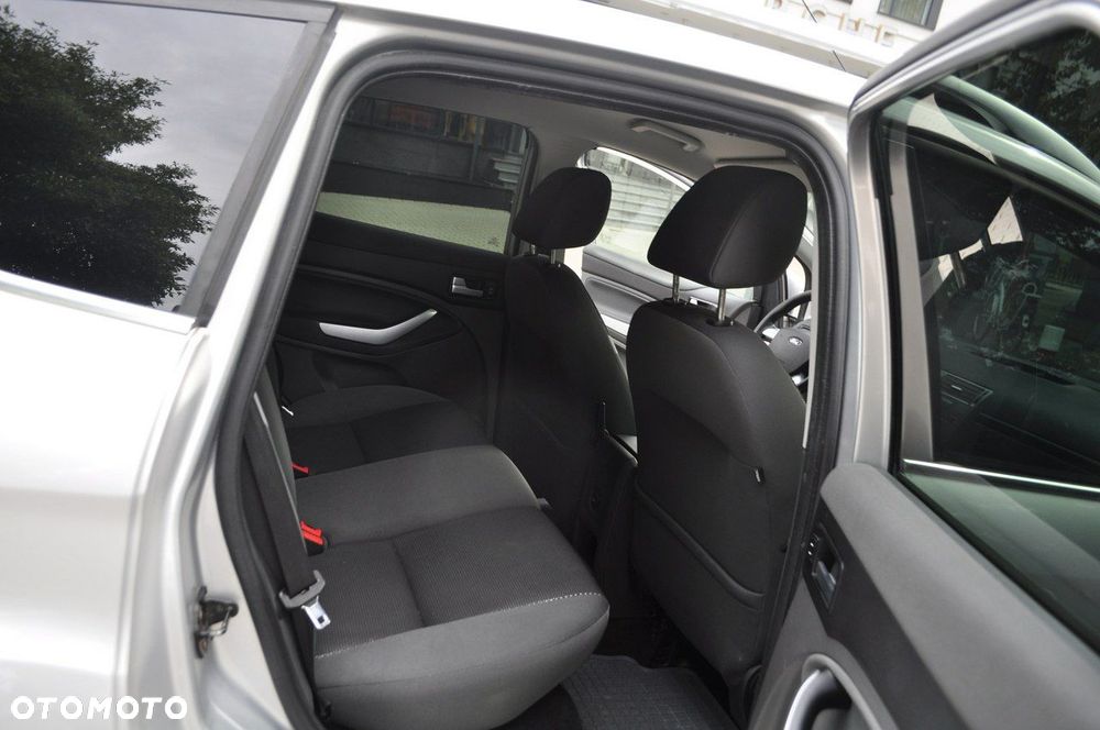 Ford Kuga - 12