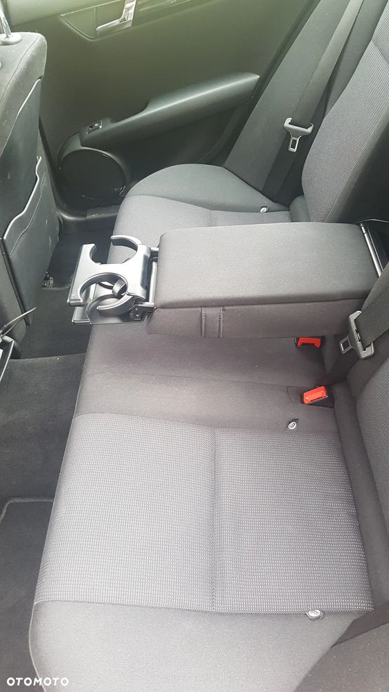 Mercedes-Benz Klasa C 180 CGI Automatik BlueEFFICIENCY - 9