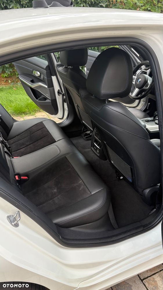 BMW Seria 3 320d xDrive M Sport - 12