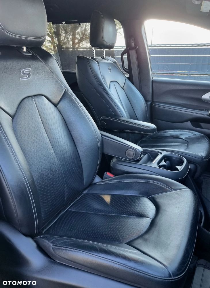 Chrysler Pacifica - 20