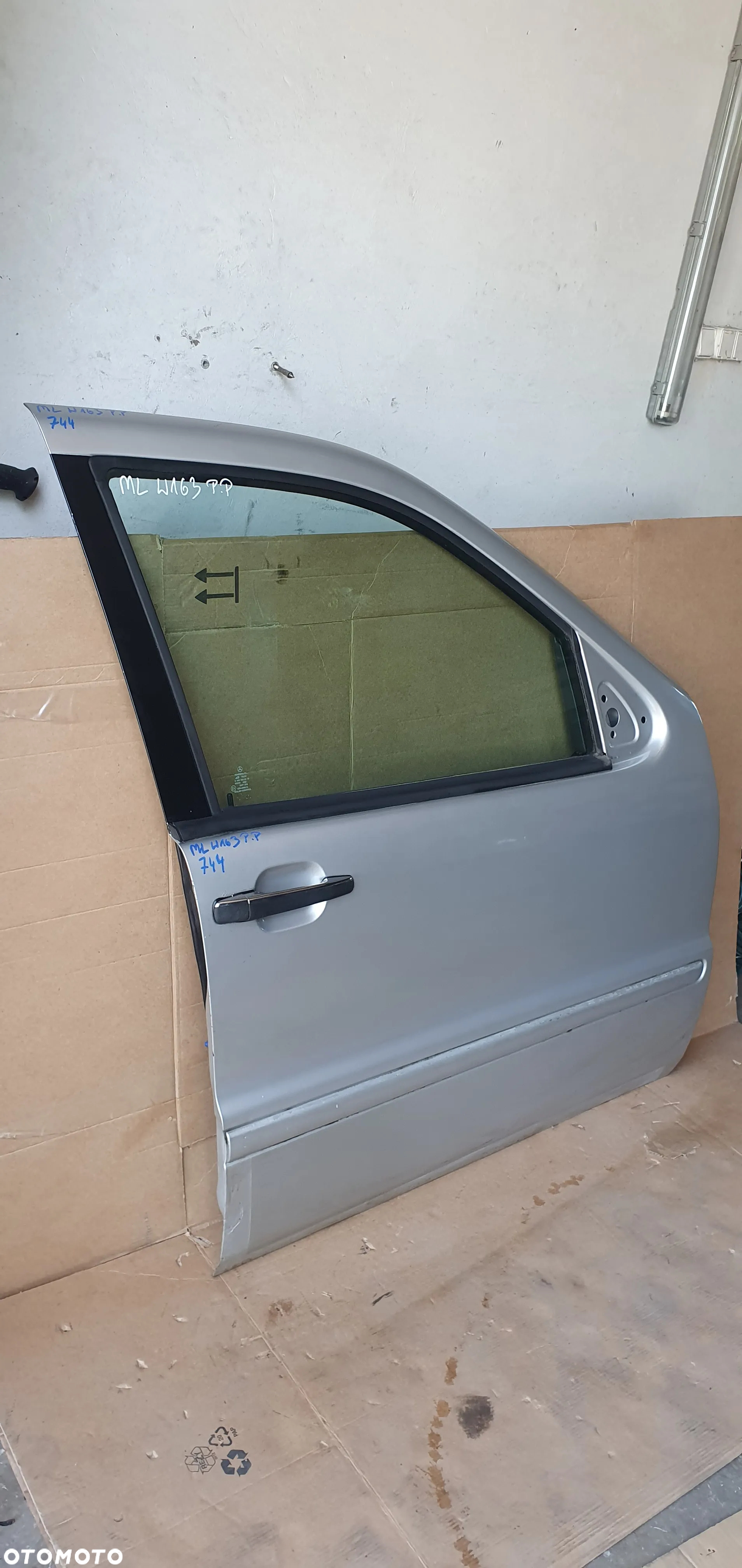 Drzwi prawy przód przednie prawe Mercedes ML W163 744 C744 - 3