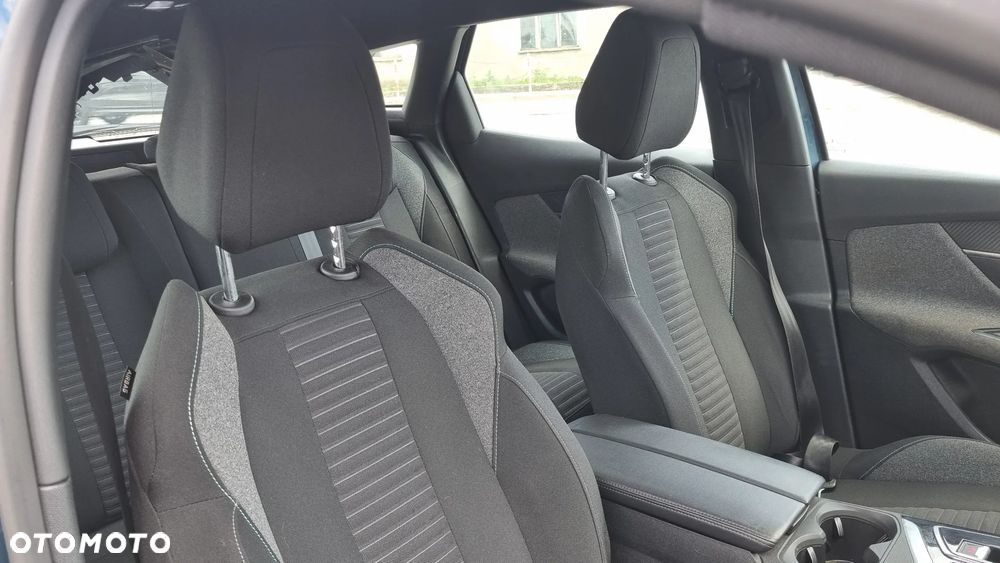 Peugeot 3008 1.6 PureTech HYbrid GT Line S&S EAT8 - 26