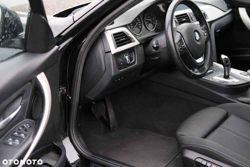 BMW Seria 3 320d xDrive Advantage - 13