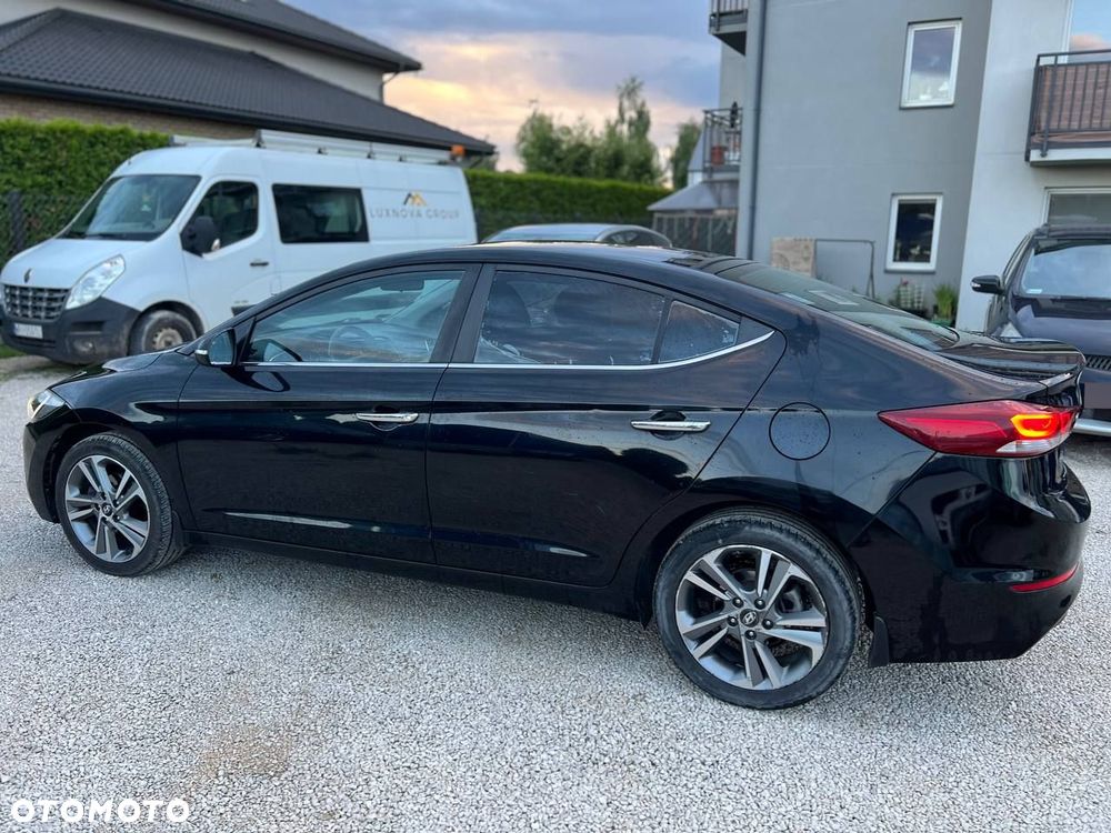 Hyundai Elantra 1.6 CRDi Comfort - 8