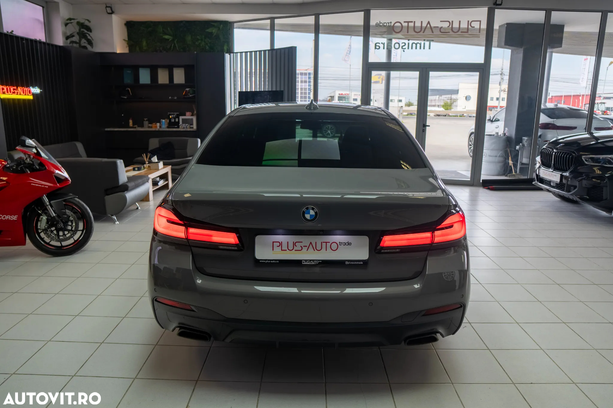 BMW Seria 5 530d xDrive AT MHEV - 12