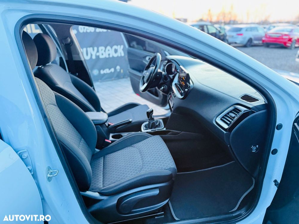 Kia Ceed 1.6 CRDi 136 ISG Dream Team Edition - 6