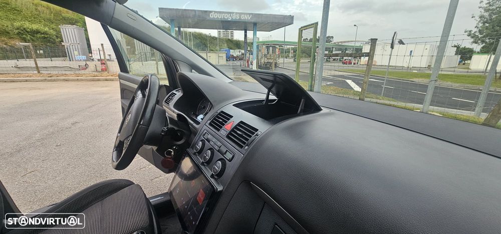 VW Touran 2.0 TDI Highline 7L - 6