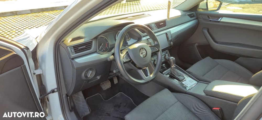 Skoda Superb 2.0 TDI DSG 4X4 Style - 8