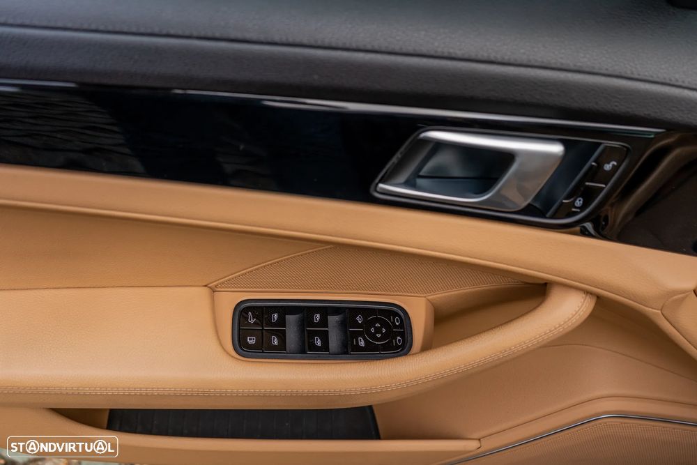 Porsche Panamera Sport Turismo 4 E-Hybrid - 27