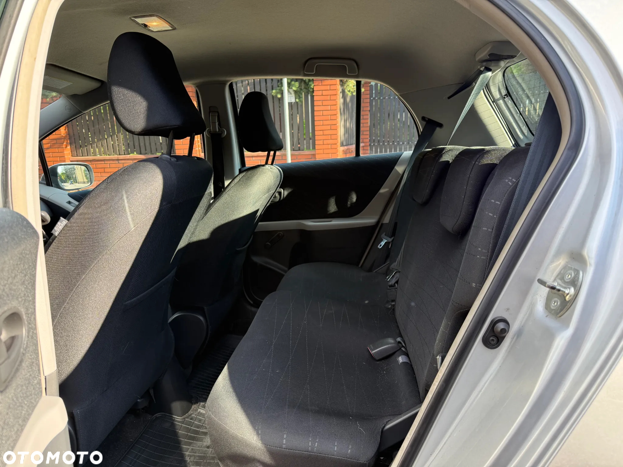 Toyota Yaris 1.3 - 7