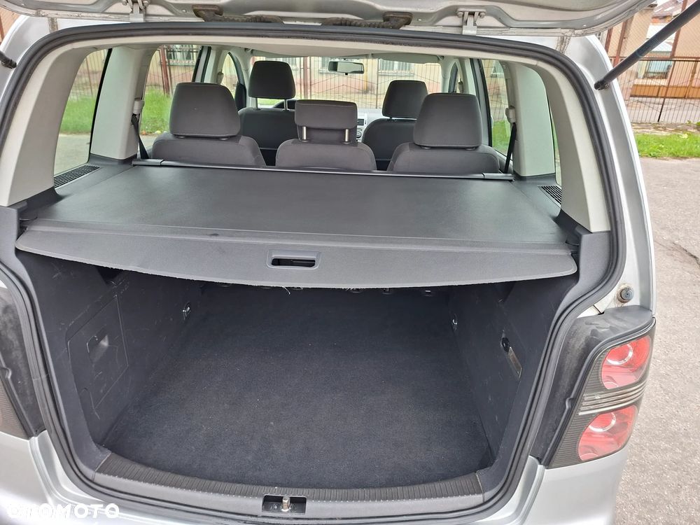 Volkswagen Touran - 17