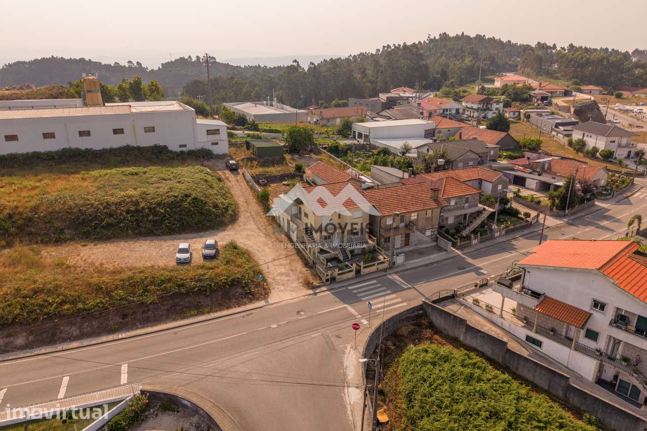 Moradia Bi-familiar | Lote de 588 m² | Investimento | Paços de Ferreir - Grande imagem: 5/49