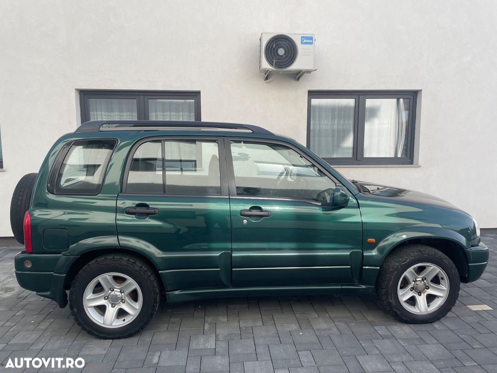 Suzuki Grand Vitara 2.0i - 10