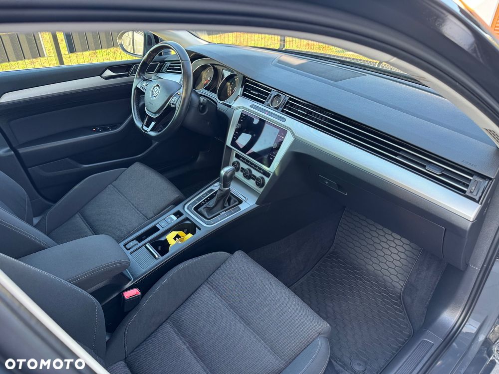 Volkswagen Passat Variant 2.0 TDI SCR DSG 4Motion Elegance - 22