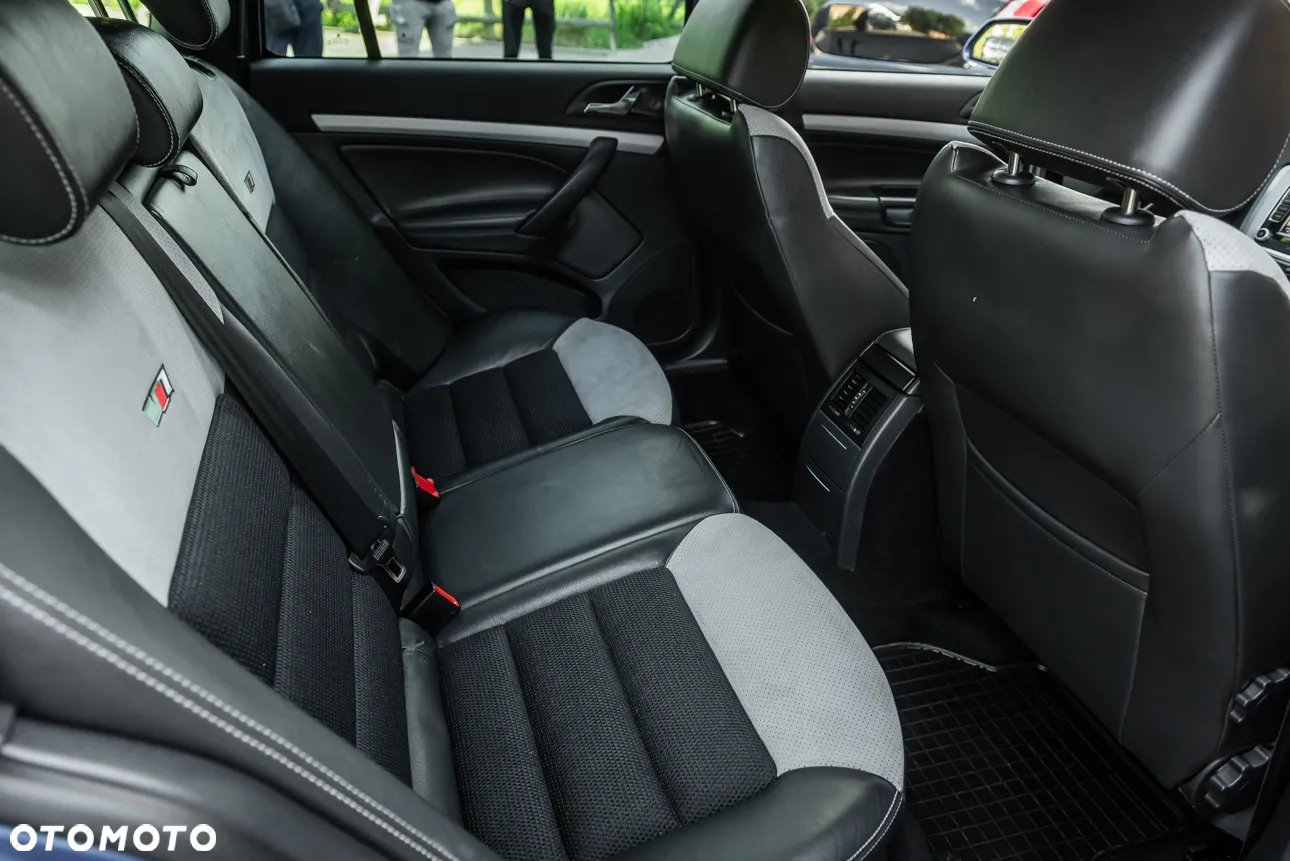 Skoda Octavia Combi 2.0 TSI RS - 25
