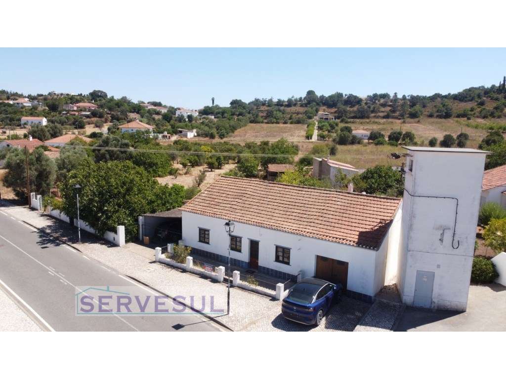 Moradia de 4 quartos e garagem, com terreno de 3720m2, localizada n... - Grande imagem: 5/36