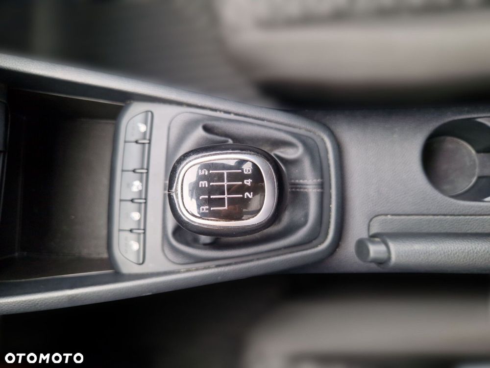 Kia Rio - 16