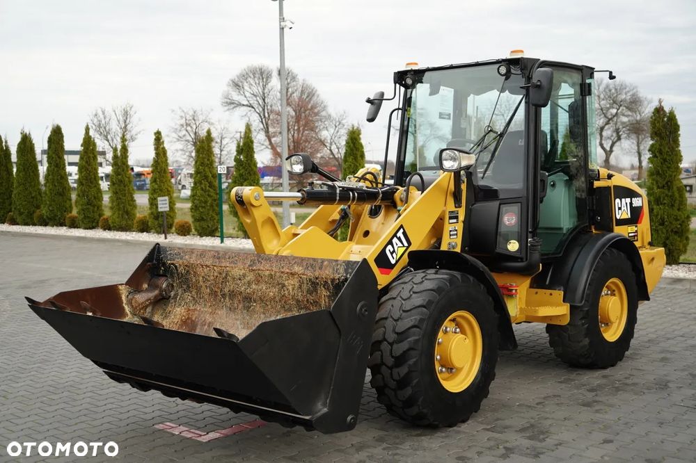Caterpillar 906M / ŁADOWARKA KOŁOWA / 2019 ROK / ŁYŻKA SZCZĘKOWA / - 9