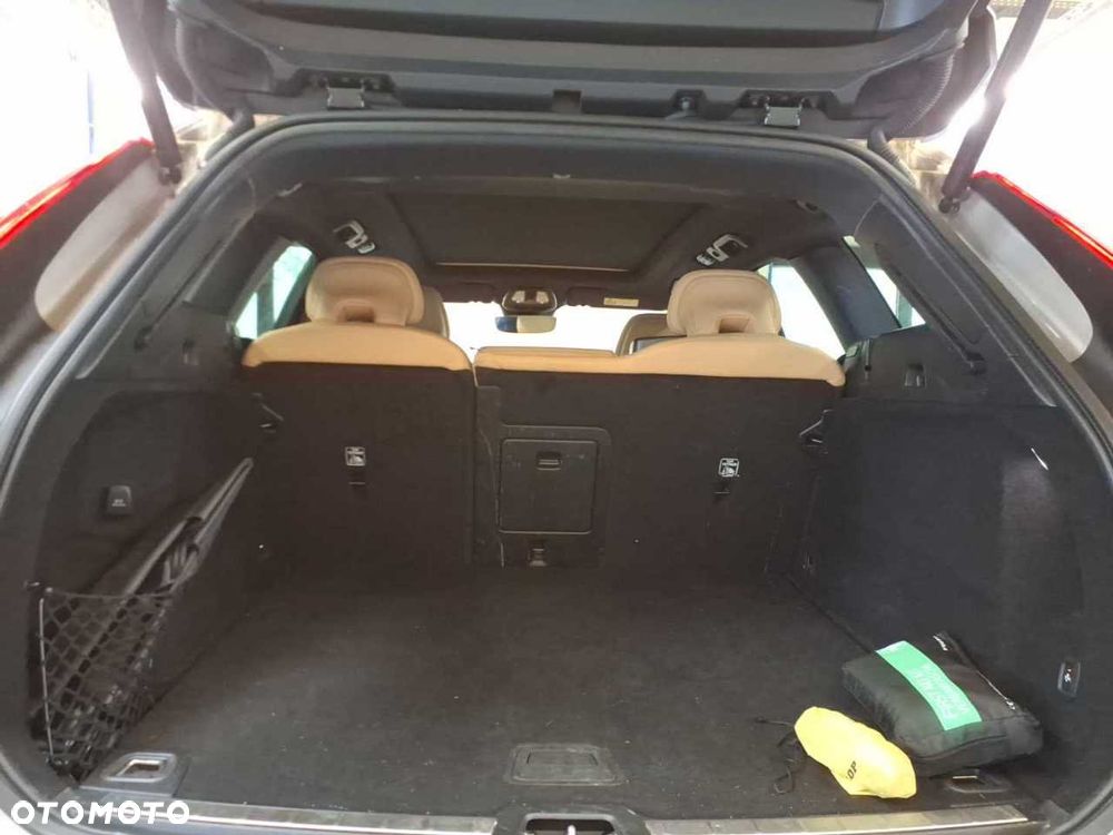 Volvo XC 60 B4 D AWD Ultimate Bright - 8