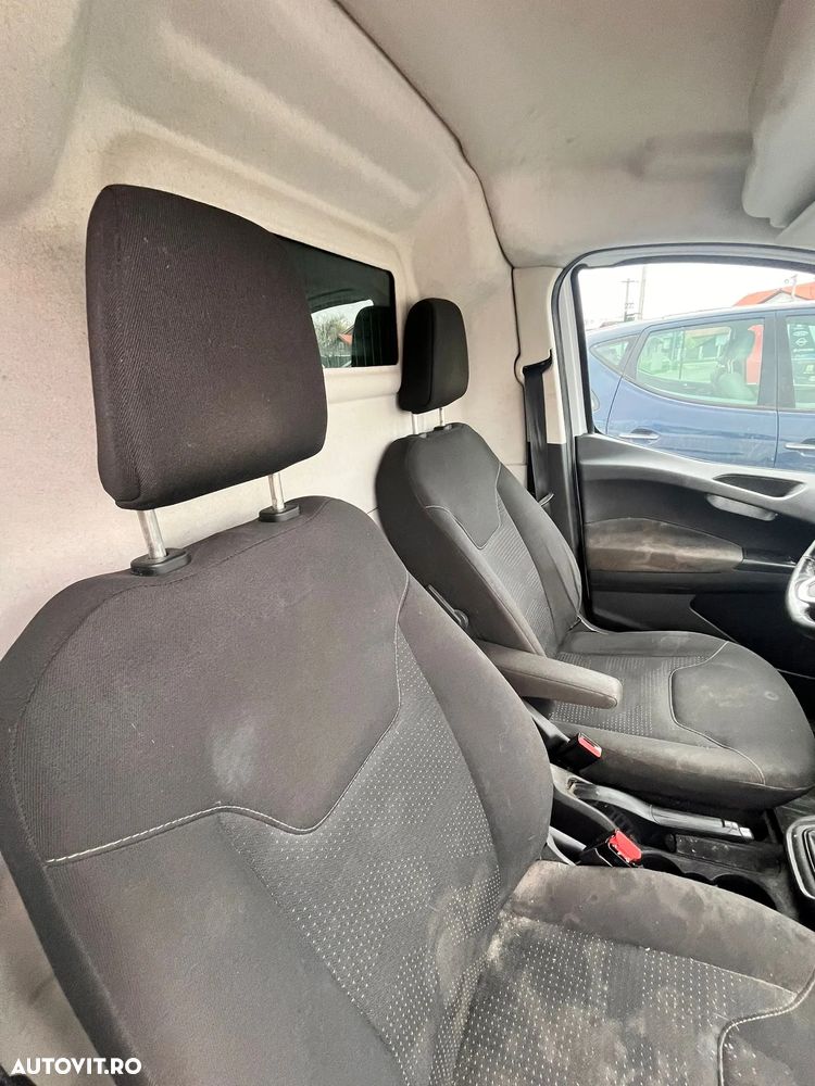 Ford Transit Connect - 16