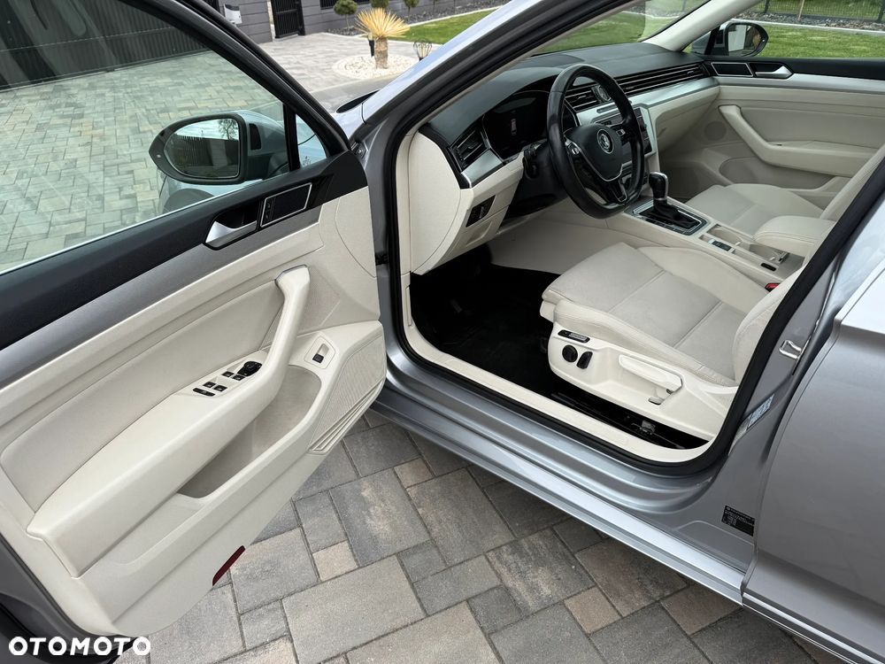 Volkswagen Passat 2.0 TDI (BlueMotion Technology) DSG Highline - 29