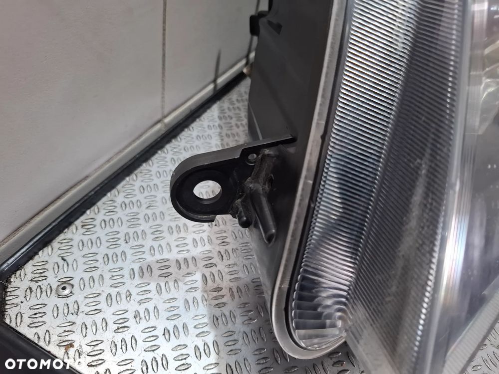 Lampa lewy przód Xenon LED Skoda SuperB 2014 rok nr 3T2941017H - 4