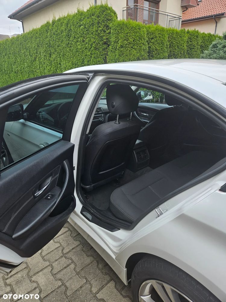 BMW Seria 3 318d Sport Line - 9