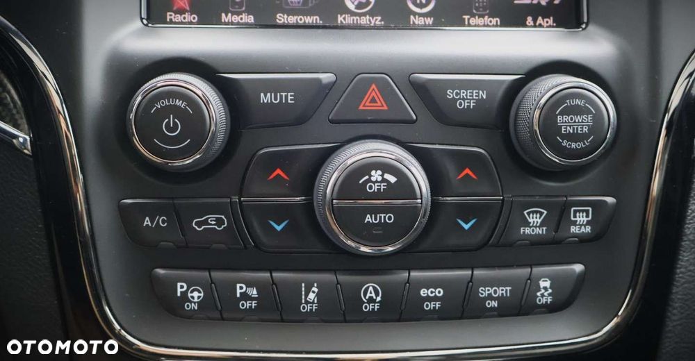 Jeep Grand Cherokee - 30