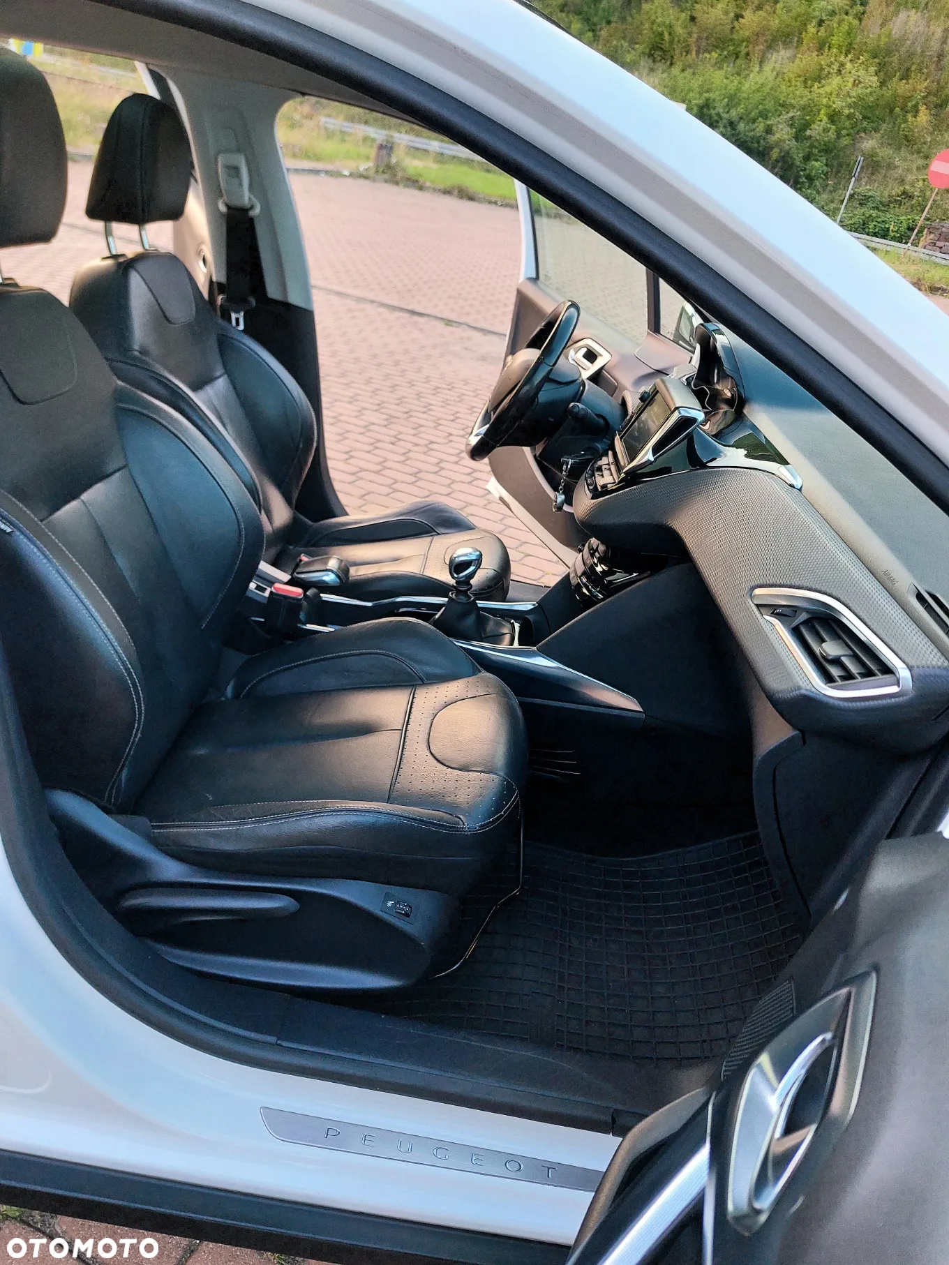Peugeot 2008 e-HDi FAP 115 STOP & START Allure - 9
