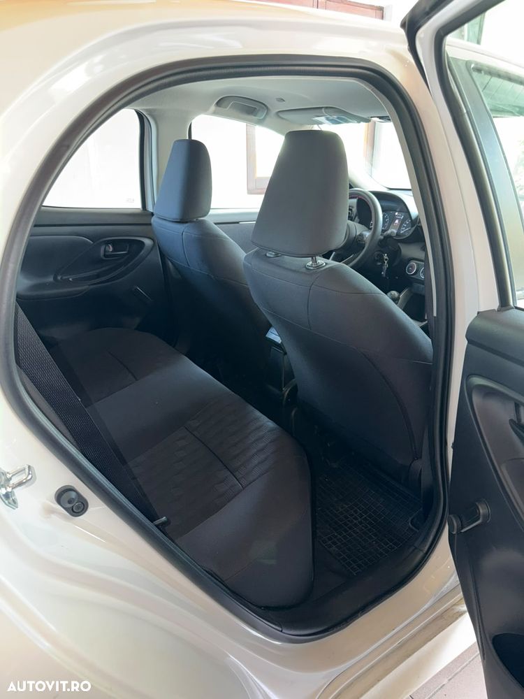 Toyota Yaris 1.5 L Active - 6