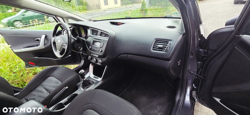 Kia Ceed 1.6 GDI ISG SW Dream Team Edition - 34