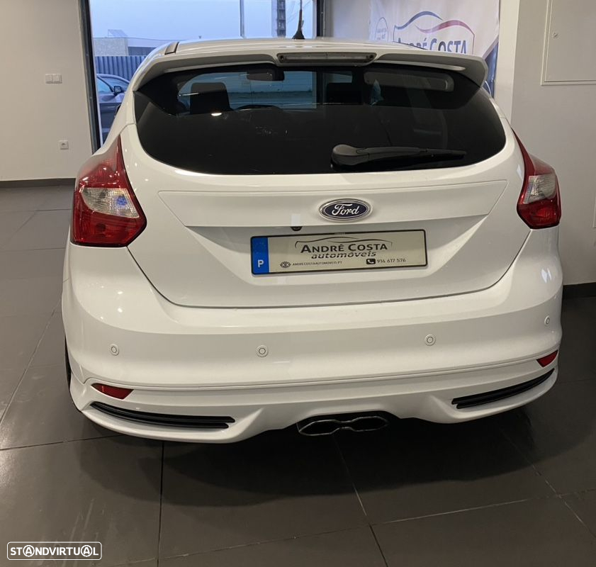 Ford Focus 2.0i ST-2 - 2
