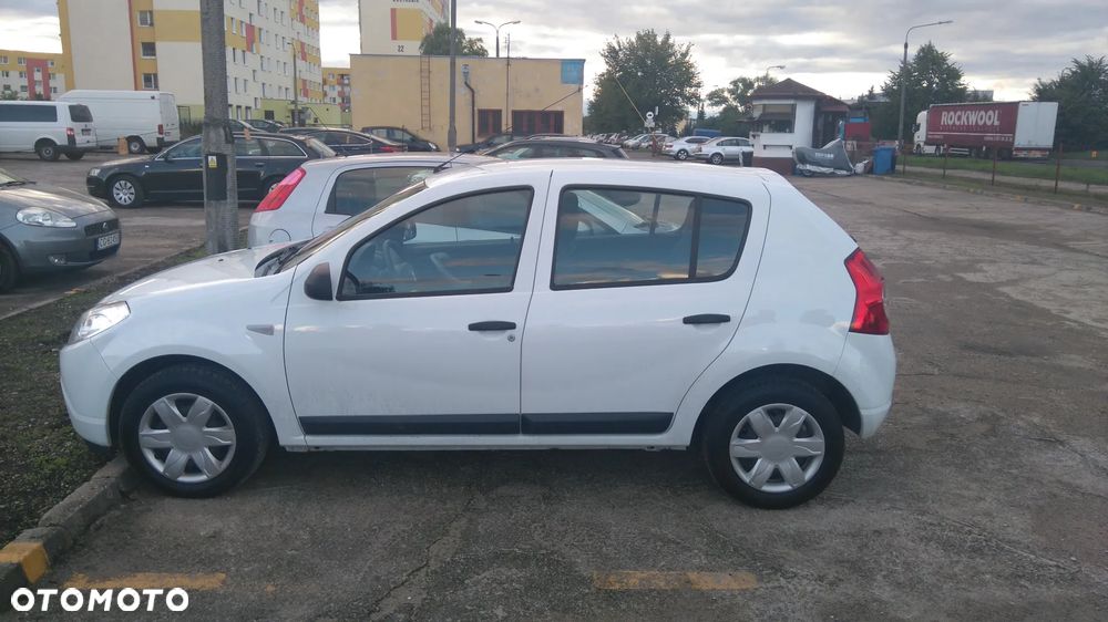 Dacia Sandero 1.6 16V Hi-Flex - 1