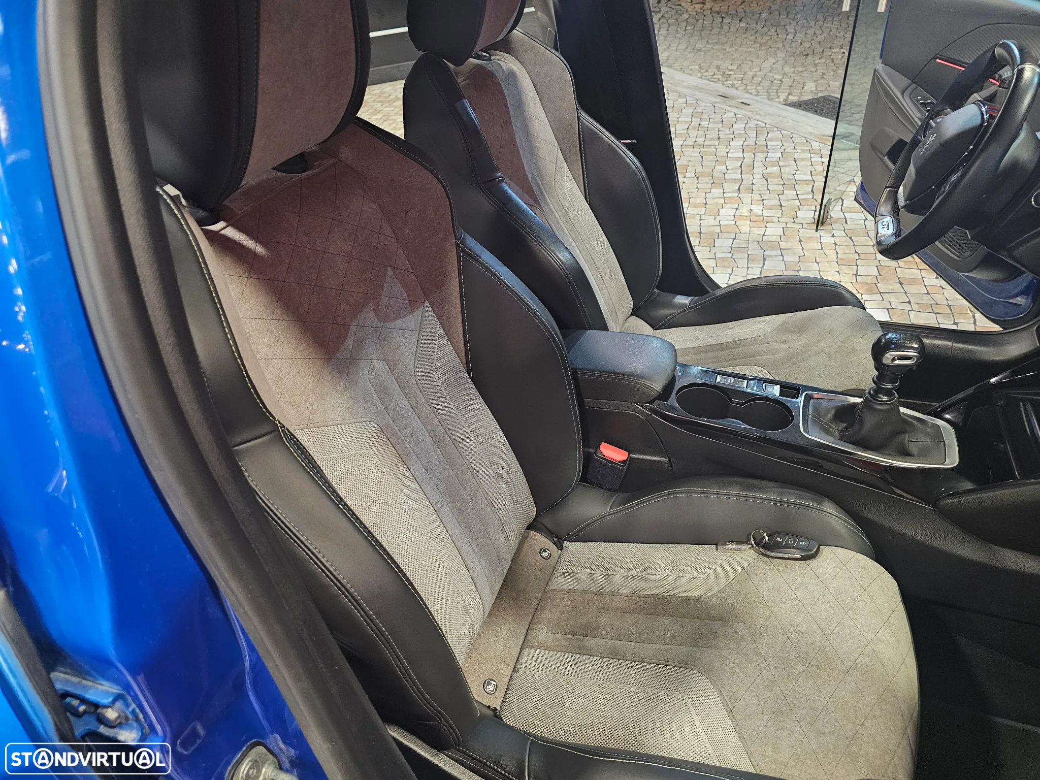 Peugeot 208 1.2 PureTech GT Line - 32
